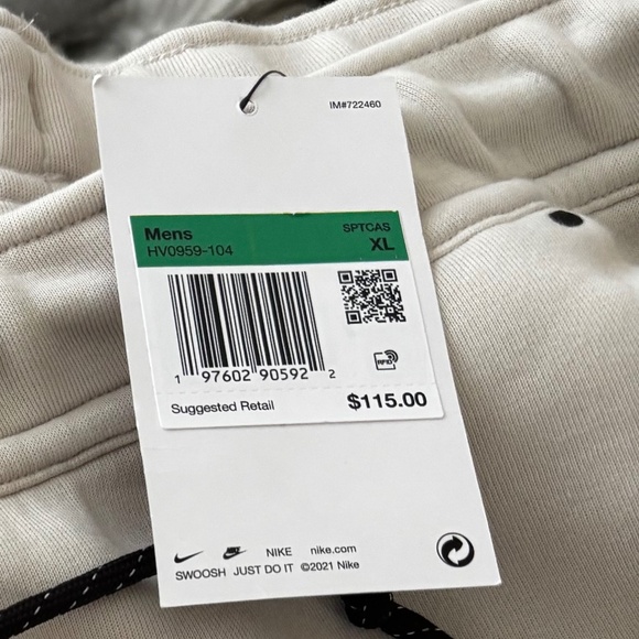Nike tech sweatpants XL NEVER WORN. Nike Jordan heavy Tee - Picture 3 of 4